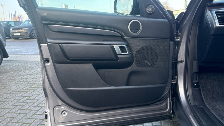 Land Rover Discovery 3.0 D300 Metropolitan Edition 5dr Auto Diesel Station Wagon